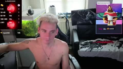 Snapshot of rayzel_white chatting on May 11, 4:04 pm Rayzel White online show from May 11, 4:04 pm