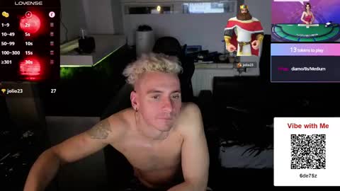Snapshot of rayzel_white chatting on May 13, 1:25 am Rayzel White online show from May 13, 1:25 am