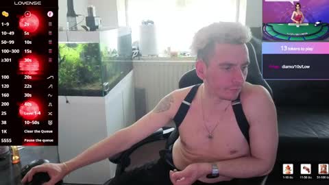 Snapshot of rayzel_white chatting on May 29, 1:20 pm Rayzel White online show from May 29, 1:20 pm