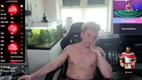 Snapshot of rayzel_white chatting on June 8, 1:33 pm Rayzel White online show from June 8, 1:33 pm