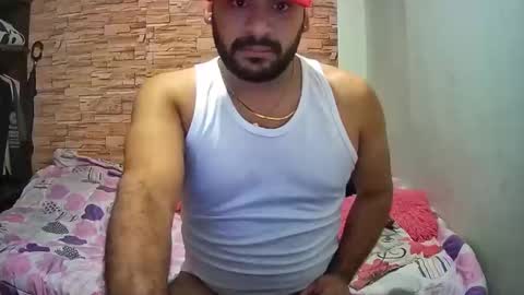 Snapshot of razuk_horny48 chatting on March 12, 3:35 am Razuk online show from March 12, 3:35 am