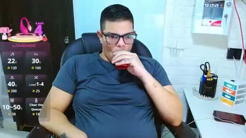 Snapshot of realjoel chatting on July 4, 12:33 pm Joel online show from July 4, 12:33 pm