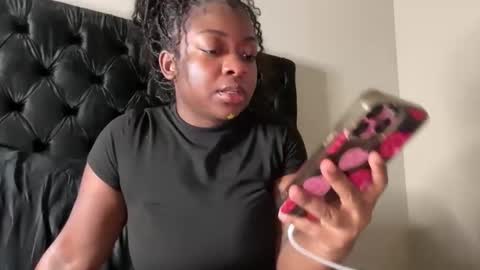 Snapshot of realplaygirll chatting on January 6, 12:58 am amourmyway online show from January 6, 12:58 am