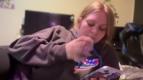 Preston  Stella online show from February 3, 11:09 am