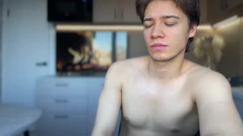 Snapshot of realsupermichael chatting on February 20, 12:36 pm AliceEve online show from February 20, 12:36 pm