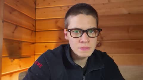 Snapshot of realsupermichael chatting on December 15, 9:35 am AliceEve online show from December 15, 9:35 am