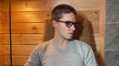 Snapshot of realsupermichael chatting on December 18, 11:05 am AliceEve online show from December 18, 11:05 am