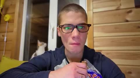 Snapshot of realsupermichael chatting on February 25, 2:32 am AliceEve online show from February 25, 2:32 am