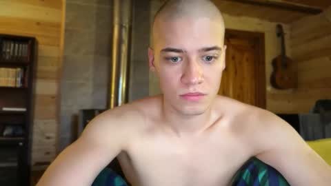 Snapshot of realsupermichael chatting on March 2, 6:58 am AliceEve online show from March 2, 6:58 am