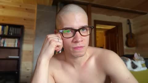 Snapshot of realsupermichael chatting on March 3, 8:42 am AliceEve online show from March 3, 8:42 am