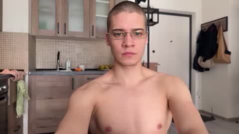 AliceEve online show from April 6, 7:42 am