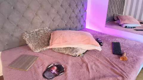 Snapshot of rebeca_cortez1 chatting on January 4, 12:49 pm I invite you to my birthday on November 3th online show from January 4, 12:49 pm