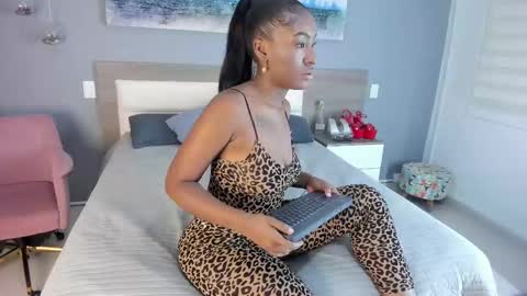 Snapshot of rebeca_cortez1 chatting on September 18, 8:11 pm I invite you to my birthday on November 3th online show from September 18, 8:11 pm