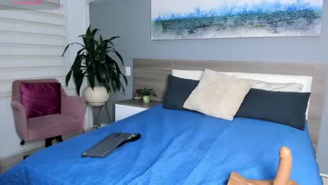 Snapshot of rebeca_cortez1 chatting on April 17, 2:53 pm I invite you to my birthday on November 3th online show from April 17, 2:53 pm