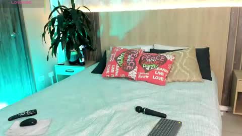 Snapshot of rebeca_cortez1 chatting on April 23, 7:49 pm I invite you to my birthday on November 3th online show from April 23, 7:49 pm