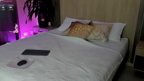 Snapshot of rebeca_cortez1 chatting on May 14, 8:37 pm I invite you to my birthday on November 3th online show from May 14, 8:37 pm
