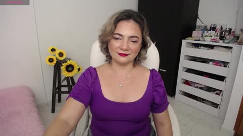 Snapshot of rebeca_milf chatting on December 2, 11:18 pm REBECA online show from December 2, 11:18 pm