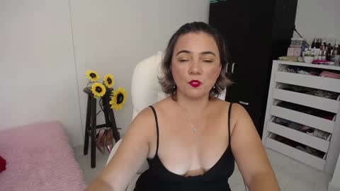 Snapshot of rebeca_milf chatting on December 6, 2:02 am REBECA online show from December 6, 2:02 am