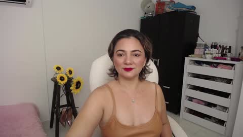 Snapshot of rebeca_milf chatting on December 6, 12:38 pm REBECA online show from December 6, 12:38 pm