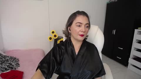 Snapshot of rebeca_milf chatting on December 9, 1:24 pm REBECA online show from December 9, 1:24 pm