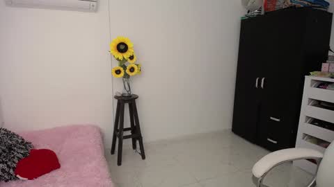 Snapshot of rebeca_milf chatting on December 18, 1:26 am REBECA online show from December 18, 1:26 am
