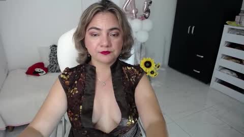 Snapshot of rebeca_milf chatting on February 1, 2:37 am REBECA online show from February 1, 2:37 am