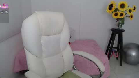 Snapshot of rebeca_milf chatting on September 16, 2:18 pm REBECA online show from September 16, 2:18 pm