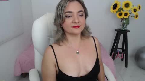 Snapshot of rebeca_milf chatting on September 17, 2:52 pm REBECA online show from September 17, 2:52 pm