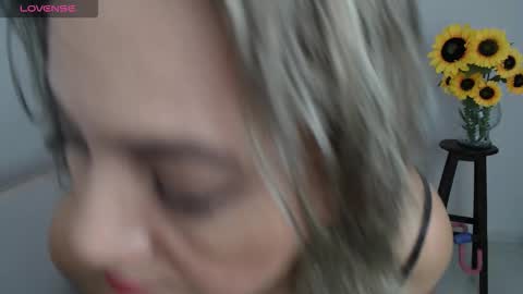 Snapshot of rebeca_milf chatting on September 30, 1:27 pm REBECA online show from September 30, 1:27 pm