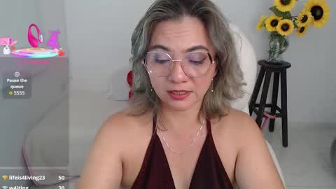 Snapshot of rebeca_milf chatting on October 16, 1:17 am REBECA online show from October 16, 1:17 am