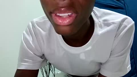 Snapshot of rebecca23278 chatting on May 21, 12:50 am Tu mami Rebecca online show from May 21, 12:50 am