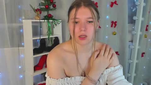 rebecca_____ online show from December 11, 9:45 pm