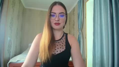 Snapshot of rebecca_ccaa chatting on September 13, 11:10 am Rebecca online show from September 13, 11:10 am