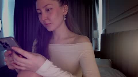 Snapshot of rebecca_demure18 chatting on April 27, 1:42 pm Lets talk here 33. online show from April 27, 1:42 pm