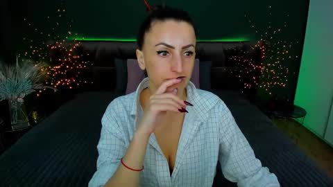 rebecca_diamonds online show from March 10, 6:38 am