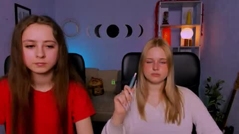 rebecca_smile_ online show from March 20, 1:27 pm