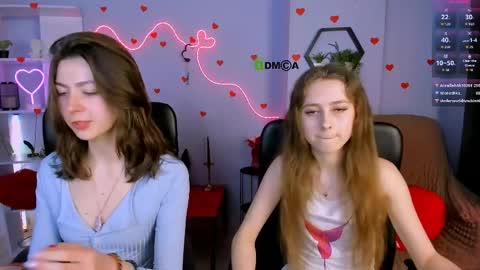 rebecca_smile_ online show from April 4, 7:11 pm