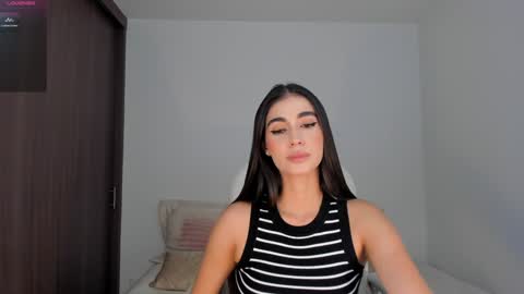 Snapshot of rebeccabaxter chatting on December 4, 2:20 am Rebecca online show from December 4, 2:20 am