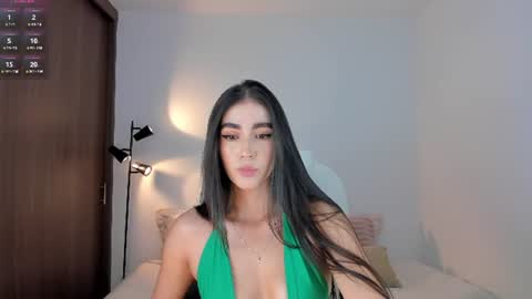 Snapshot of rebeccabaxter chatting on June 28, 11:00 pm Rebecca online show from June 28, 11:00 pm