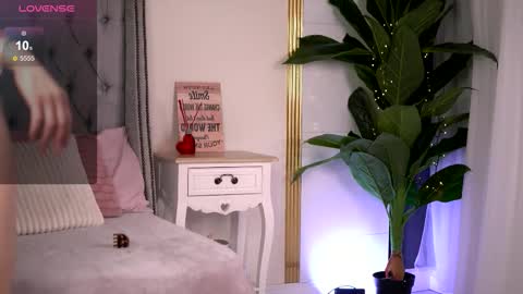 Rebecca online show from March 25, 9:04 am