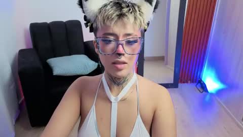 Snapshot of rebeka_baker chatting on June 5, 11:27 am REBEKA online show from June 5, 11:27 am