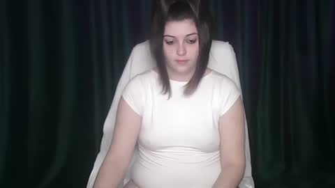 Rebekka  Nelson online show from April 15, 11:06 am