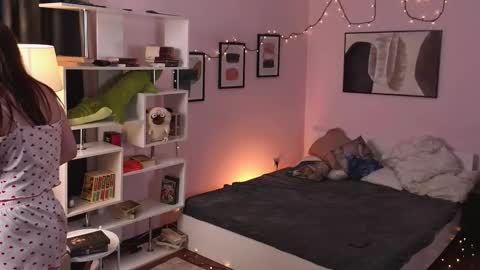 Snapshot of rebekka_den chatting on February 28, 7:26 pm Lylu online show from February 28, 7:26 pm