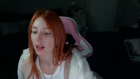 Snapshot of red_firesquirt chatting on December 12, 2:33 pm Red - online show from December 12, 2:33 pm