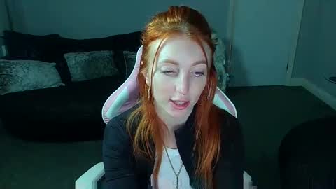 Snapshot of red_firesquirt chatting on December 18, 2:17 pm Red - online show from December 18, 2:17 pm