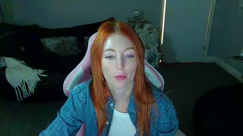 Snapshot of red_firesquirt chatting on December 19, 2:35 pm Red - online show from December 19, 2:35 pm