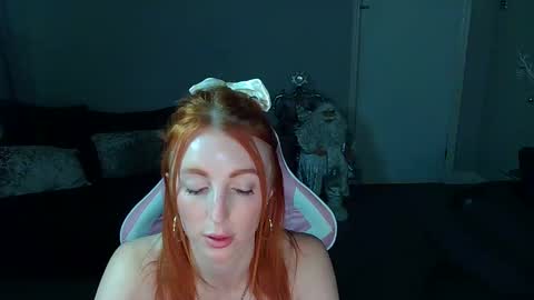 Snapshot of red_firesquirt chatting on December 23, 9:40 pm Red - online show from December 23, 9:40 pm