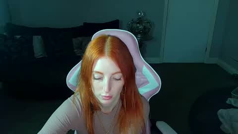 Snapshot of red_firesquirt chatting on January 22, 2:03 pm Red - online show from January 22, 2:03 pm