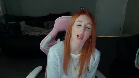 Snapshot of red_firesquirt chatting on January 24, 2:30 pm Red - online show from January 24, 2:30 pm