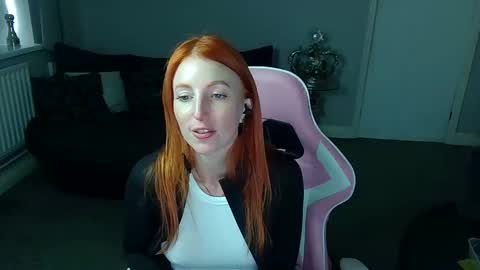 Snapshot of red_firesquirt chatting on January 27, 3:39 pm Red - online show from January 27, 3:39 pm